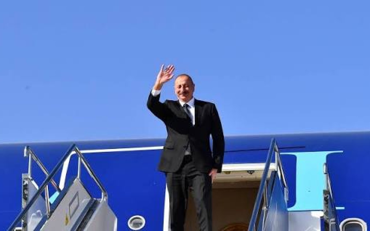 Prezident Serbiyaya rəsmi səfəredib